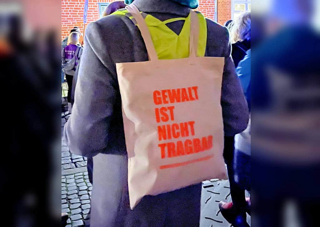 Aktionen zum 25. November 2024 - Tasche "Gewalt ist nicht tragbar"